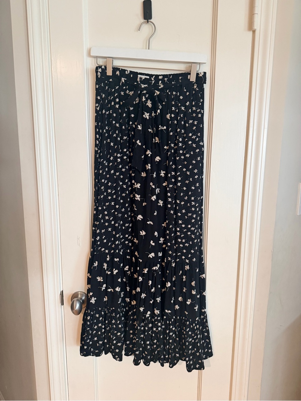 MELLODAY Black Maxi Skirt with Cream Floral Print - Picture 4 of 9